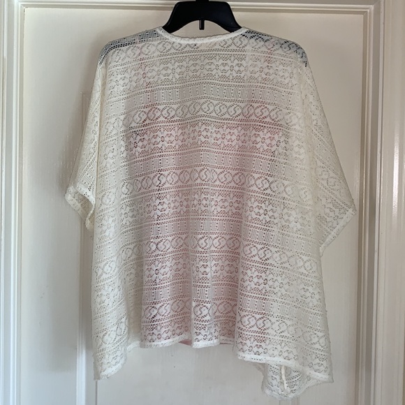 SO Cut Out Open Front Top, Size Large, Off White, *cami not included - Picture 3 of 11